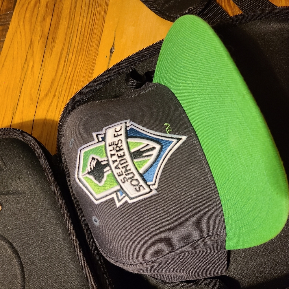 Baseball Hat & lid case- seattle sounders